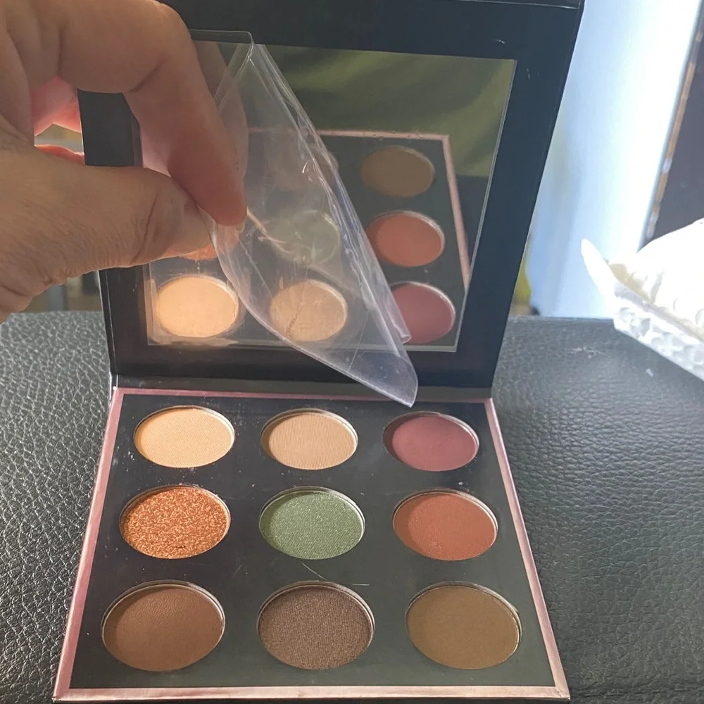 Makeup Geek Black and Gold Geometric Palette - Picture 4 of 6